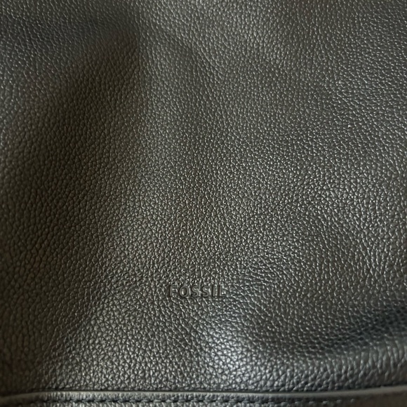 Fossil Black Crossbody Bag with Minimalist Design - Picture 4 of 5